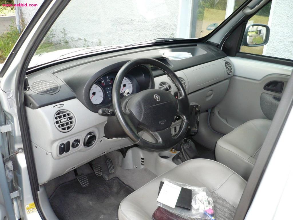 used car and single-axle trailer-3