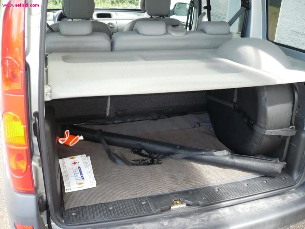 used car and single-axle trailer-4