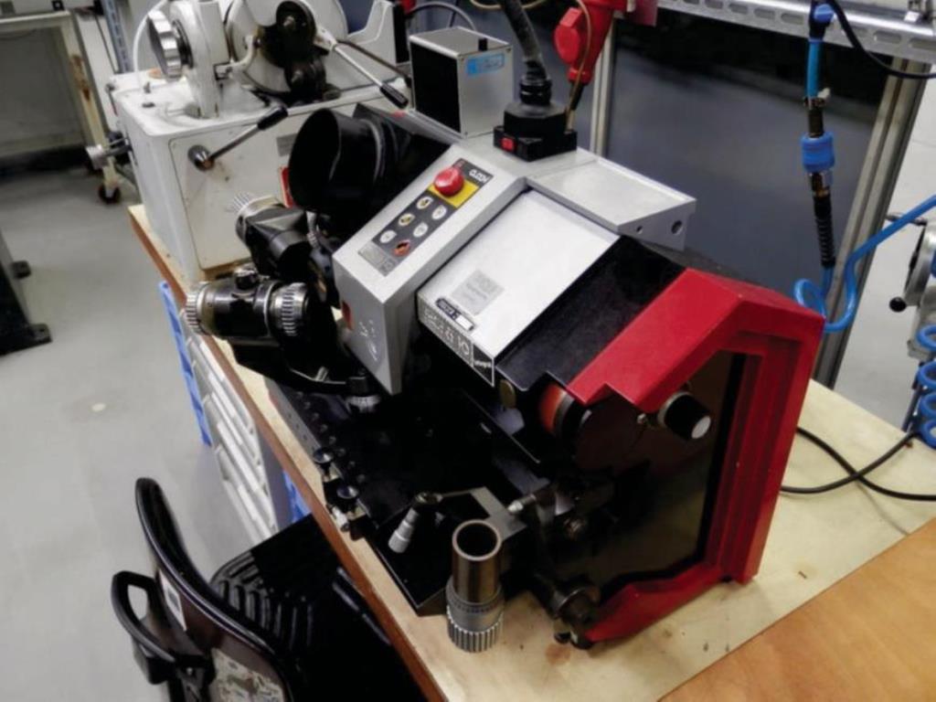 Dobrze utrzymany sprzęt mechaniczny-4