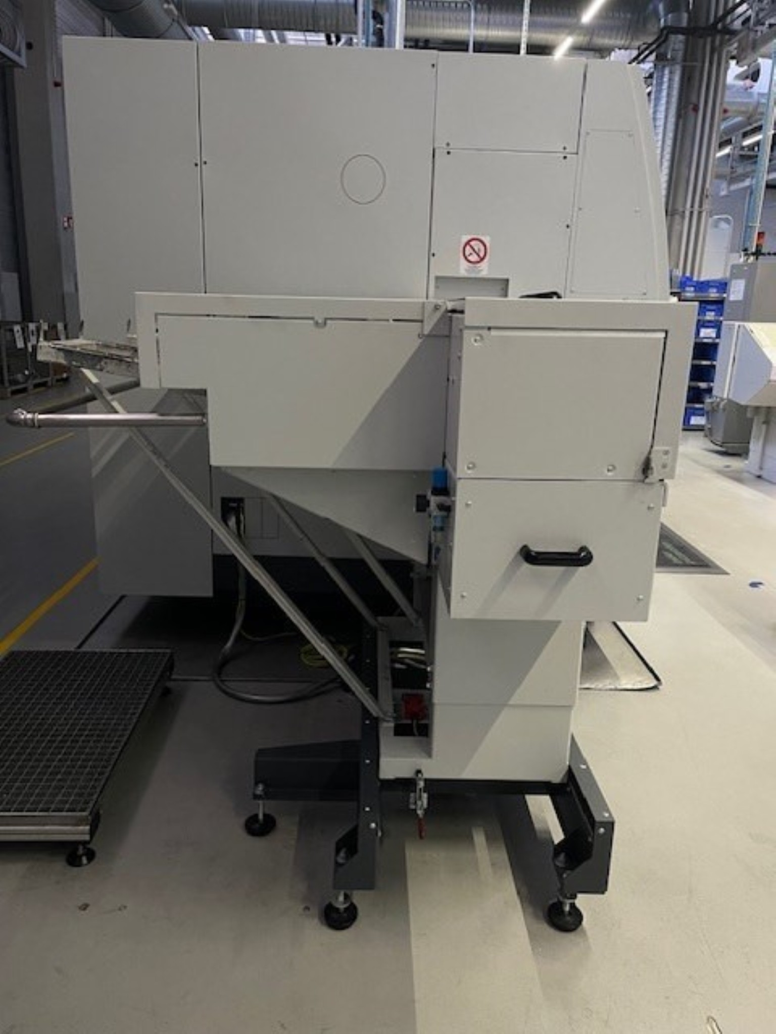 Well-maintained mechanical equipment-3