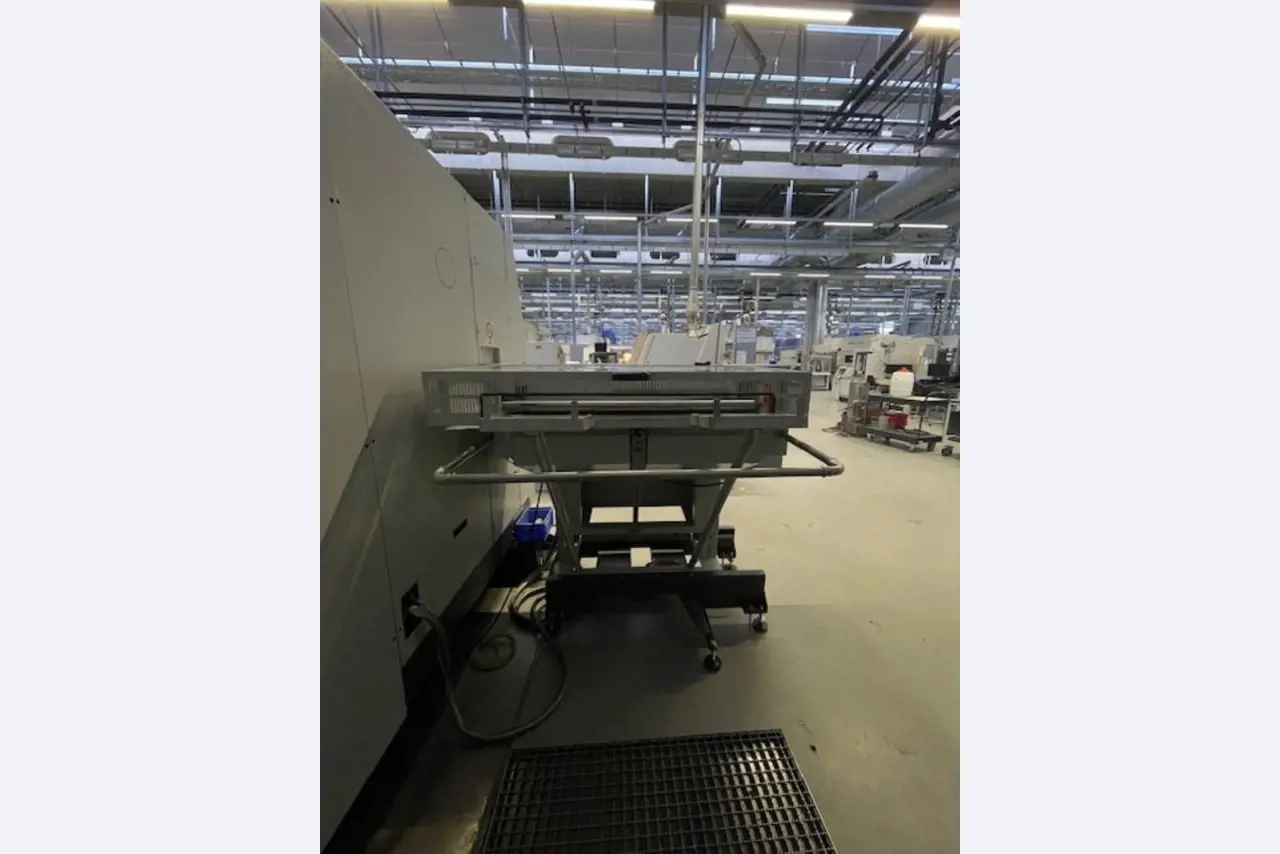 Well-maintained mechanical equipment-5