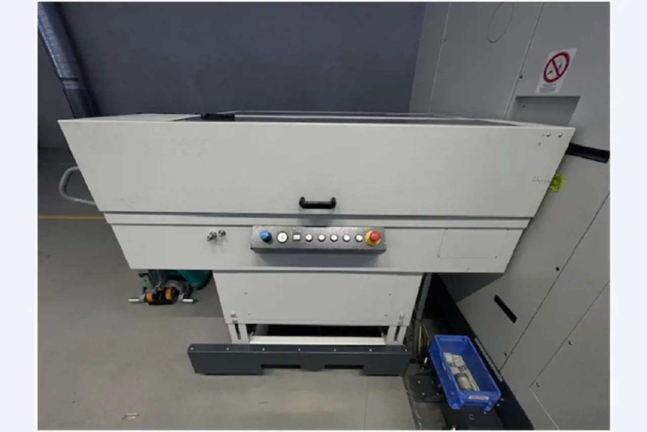 Well-maintained mechanical equipment-1