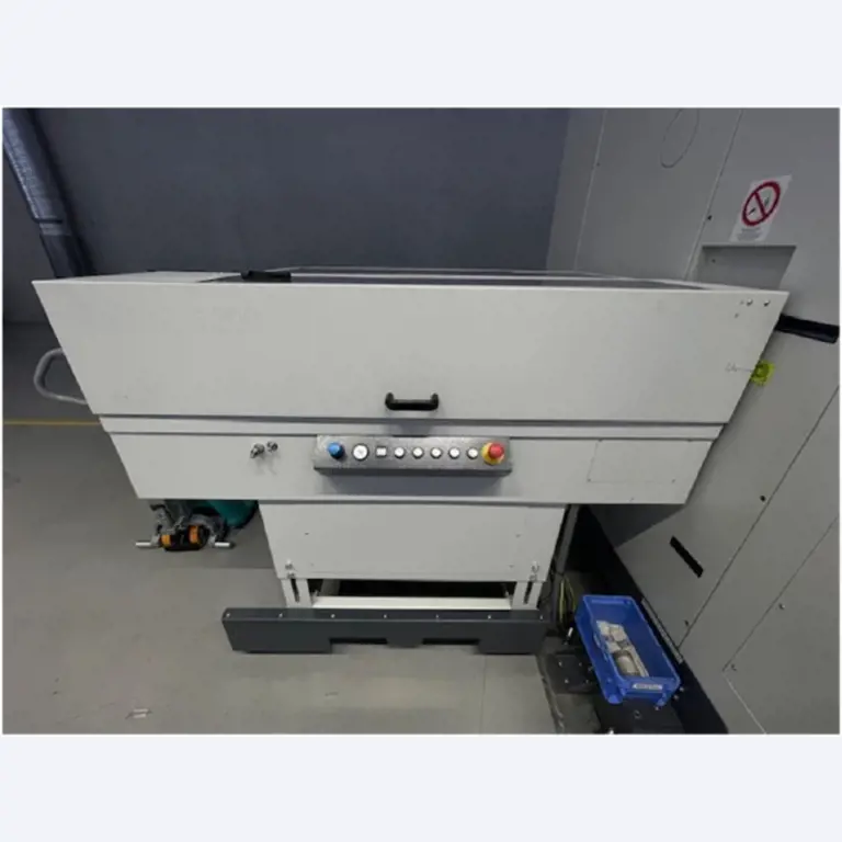 Well-maintained mechanical equipment-1