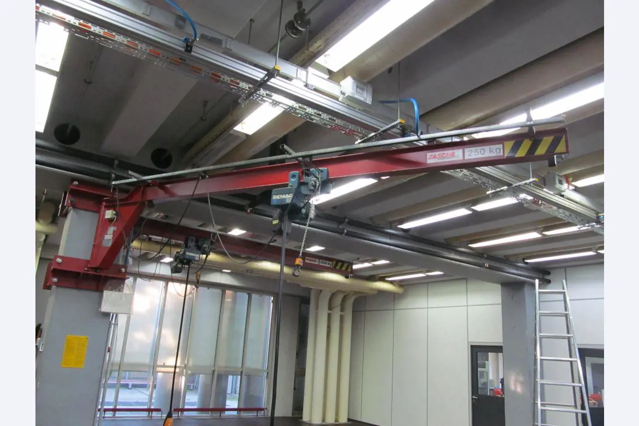 Gepflegte maschinelle Einrichtung-1