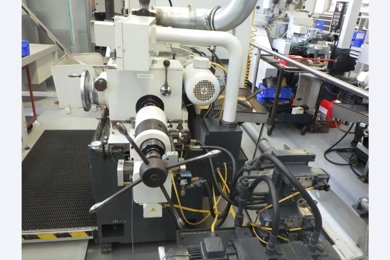 Well-maintained mechanical equipment-3