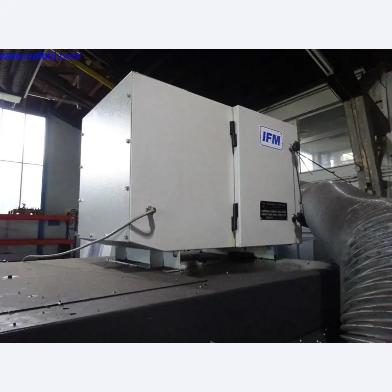 Vzdrževal stroje in tehnično opremo za obdelavo jekla in pločevine-14