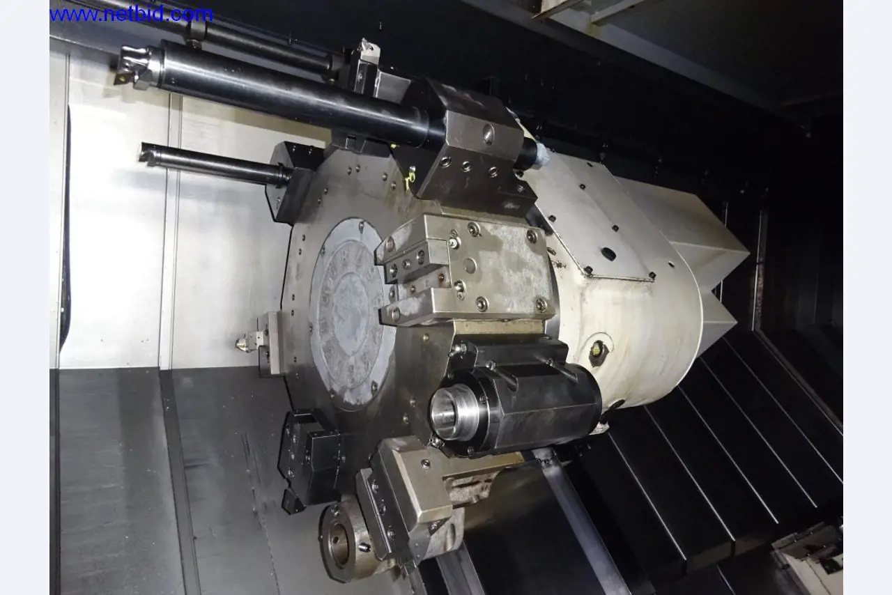 Vzdrževal stroje in tehnično opremo za obdelavo jekla in pločevine-6