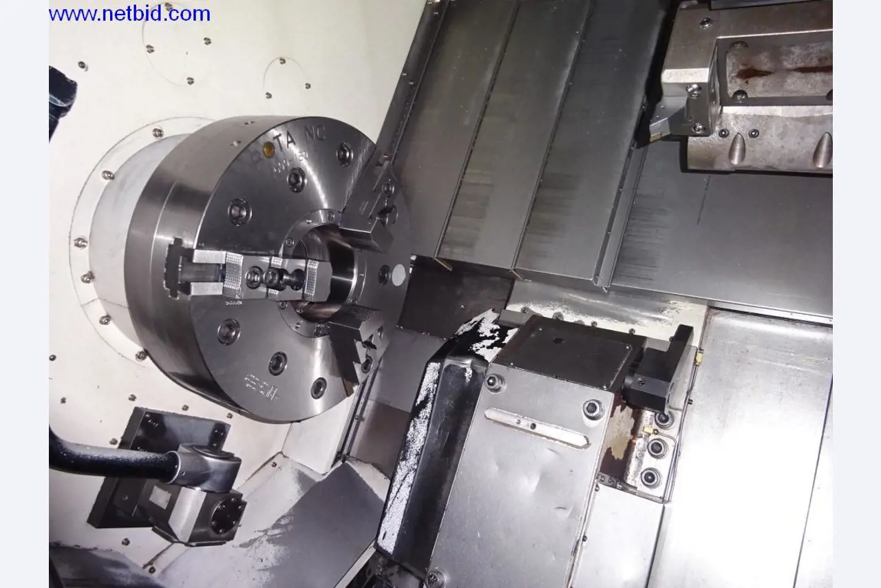 Vzdrževal stroje in tehnično opremo za obdelavo jekla in pločevine-8