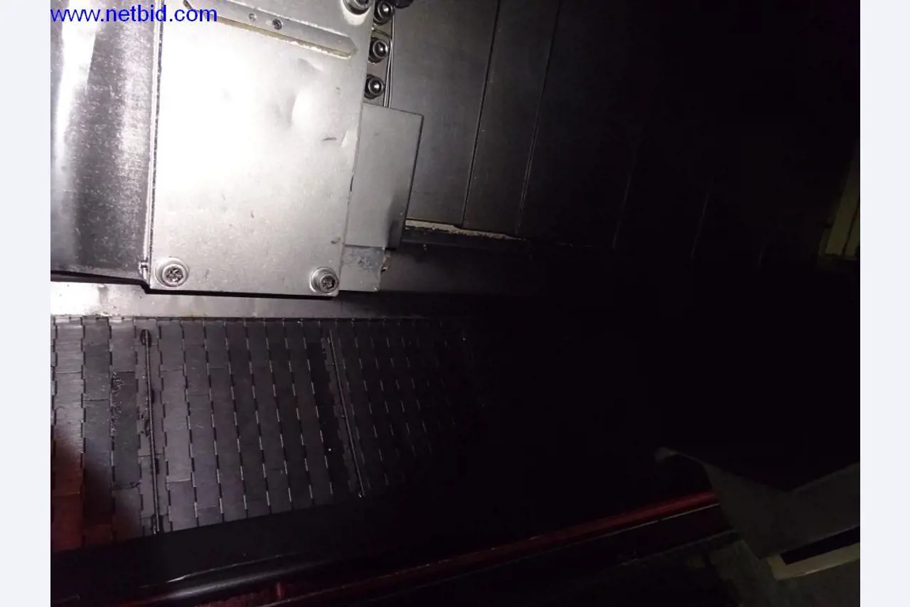 Vzdrževal stroje in tehnično opremo za obdelavo jekla in pločevine-9