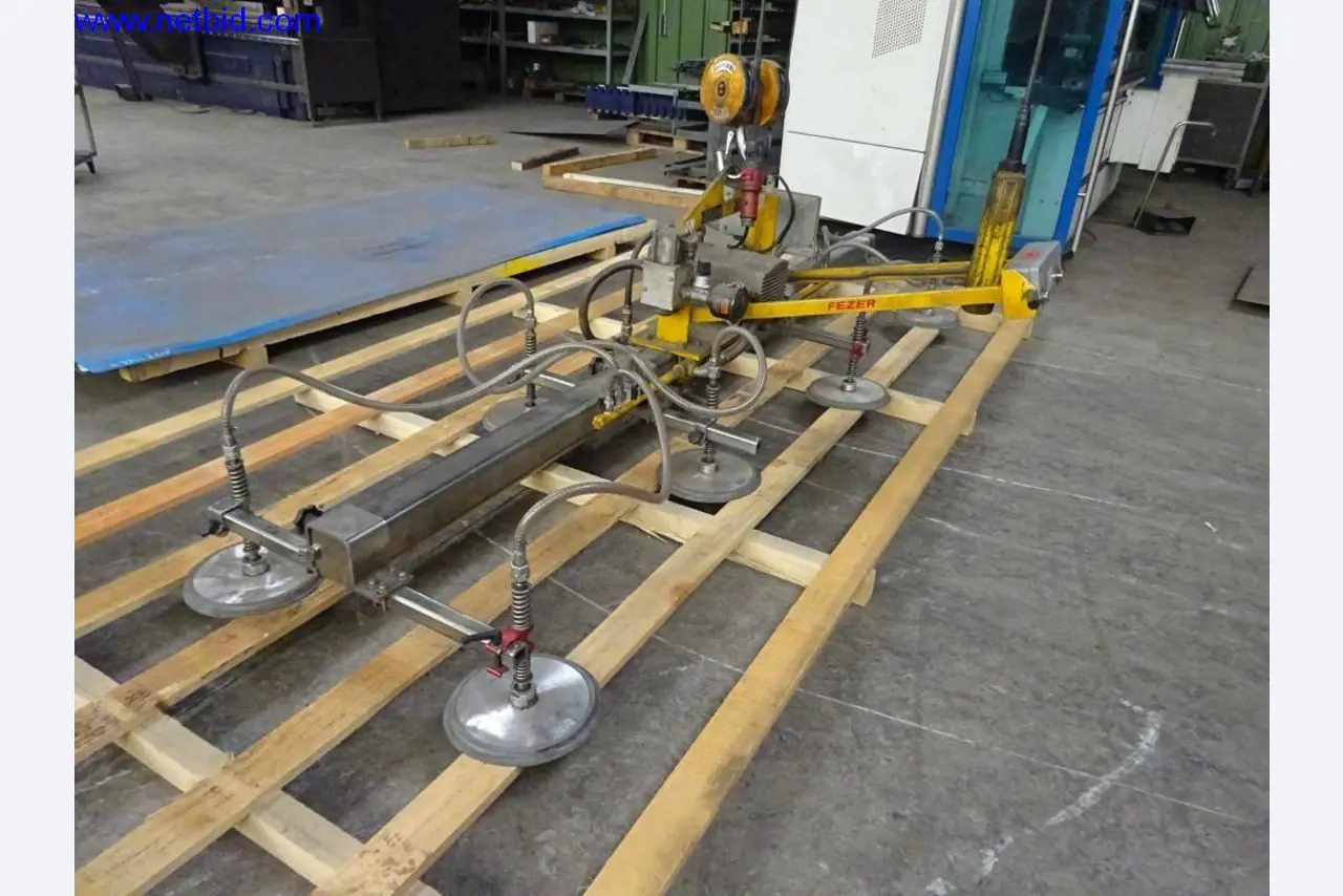 Vzdrževal stroje in tehnično opremo za obdelavo jekla in pločevine-1