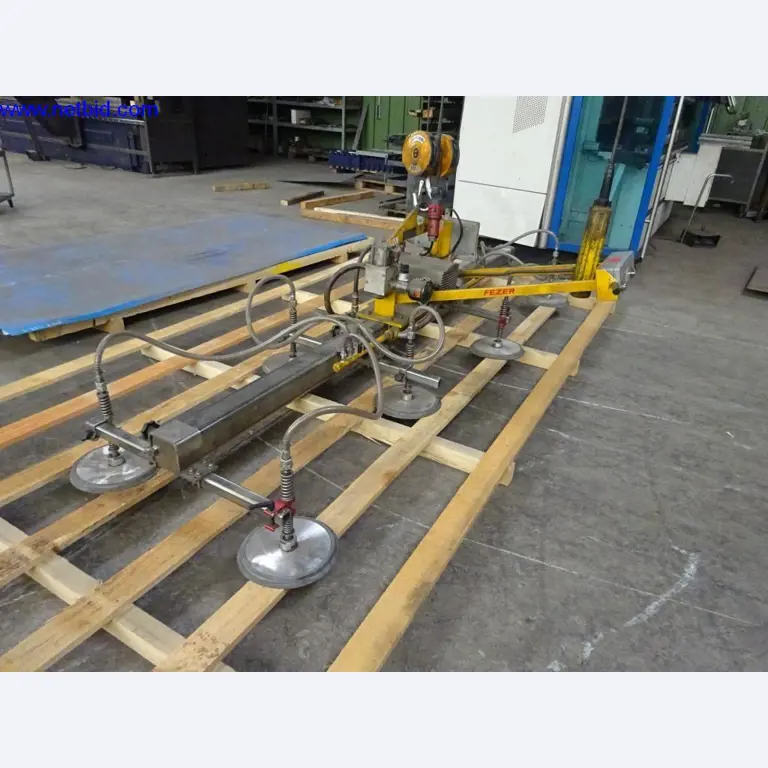 Vzdrževal stroje in tehnično opremo za obdelavo jekla in pločevine-1