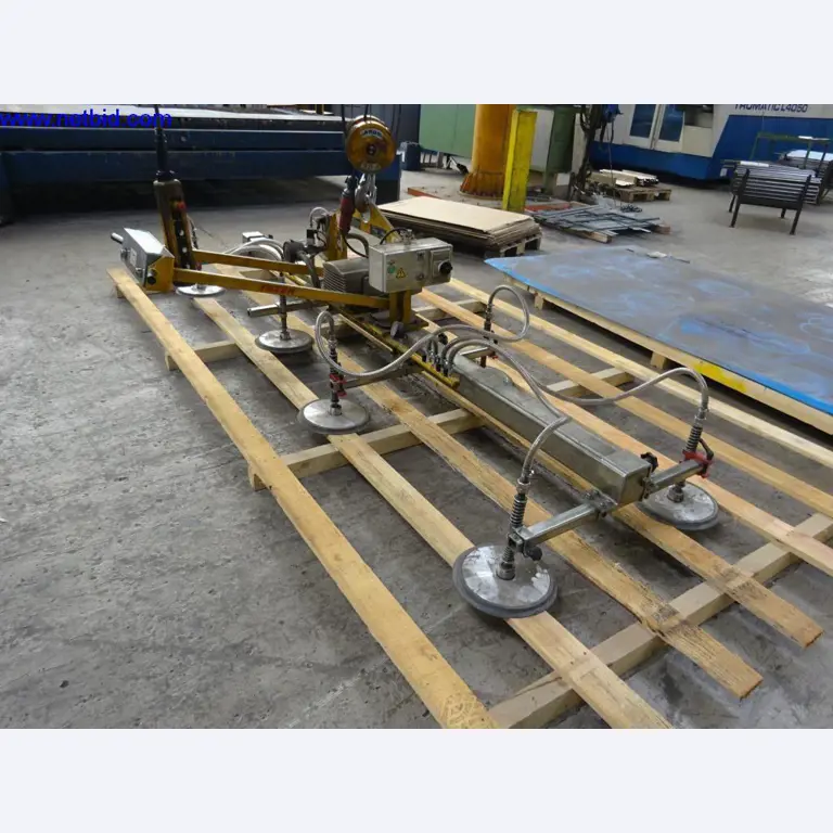 Vzdrževal stroje in tehnično opremo za obdelavo jekla in pločevine-2