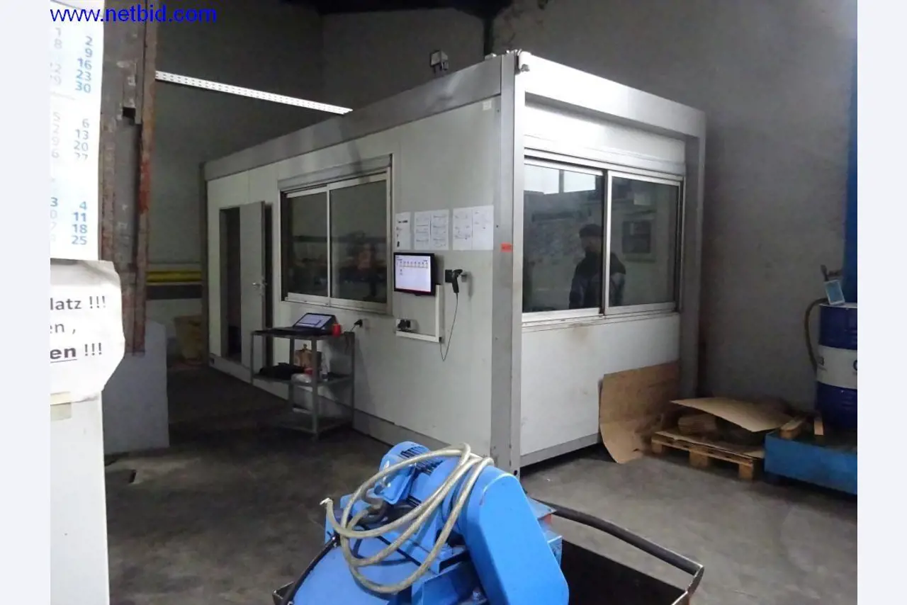 Vzdrževal stroje in tehnično opremo za obdelavo jekla in pločevine-1