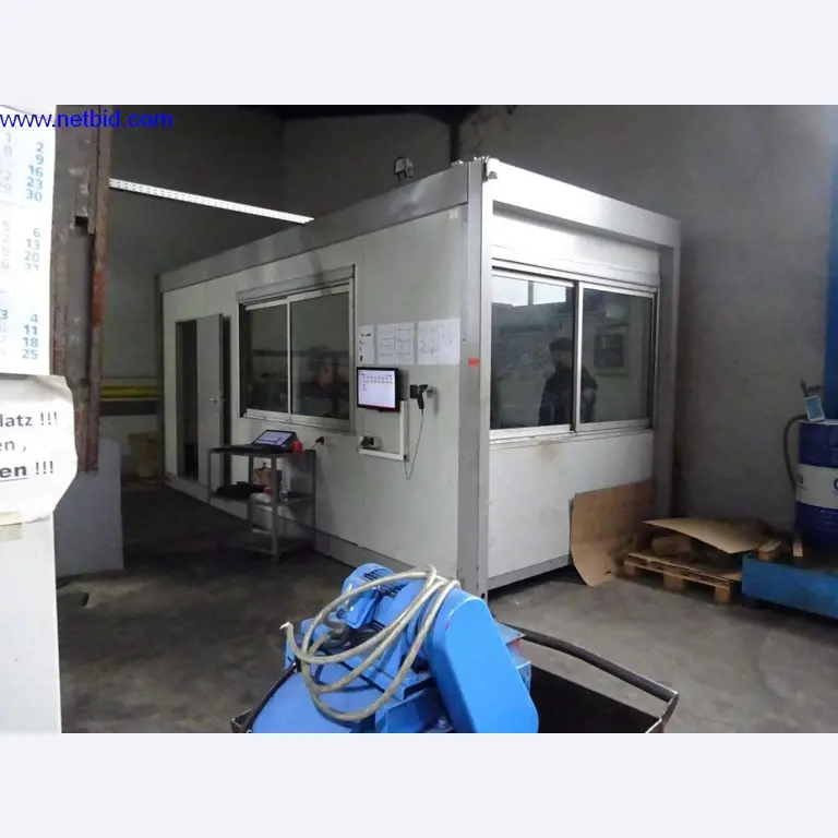 Vzdrževal stroje in tehnično opremo za obdelavo jekla in pločevine-1