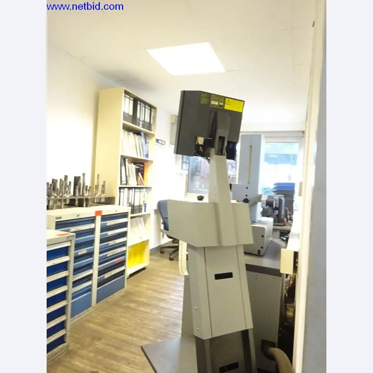 Vzdrževal stroje in tehnično opremo za obdelavo jekla in pločevine-3