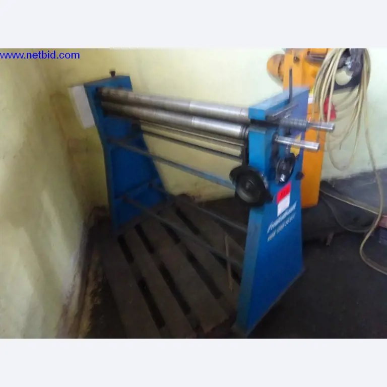 Vzdrževal stroje in tehnično opremo za obdelavo jekla in pločevine-1