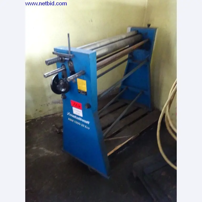 Vzdrževal stroje in tehnično opremo za obdelavo jekla in pločevine-2