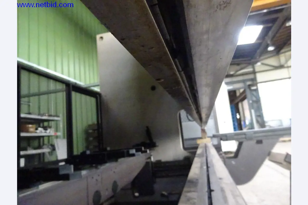 Vzdrževal stroje in tehnično opremo za obdelavo jekla in pločevine-9