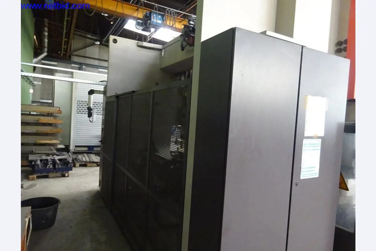 Vzdrževal stroje in tehnično opremo za obdelavo jekla in pločevine-10