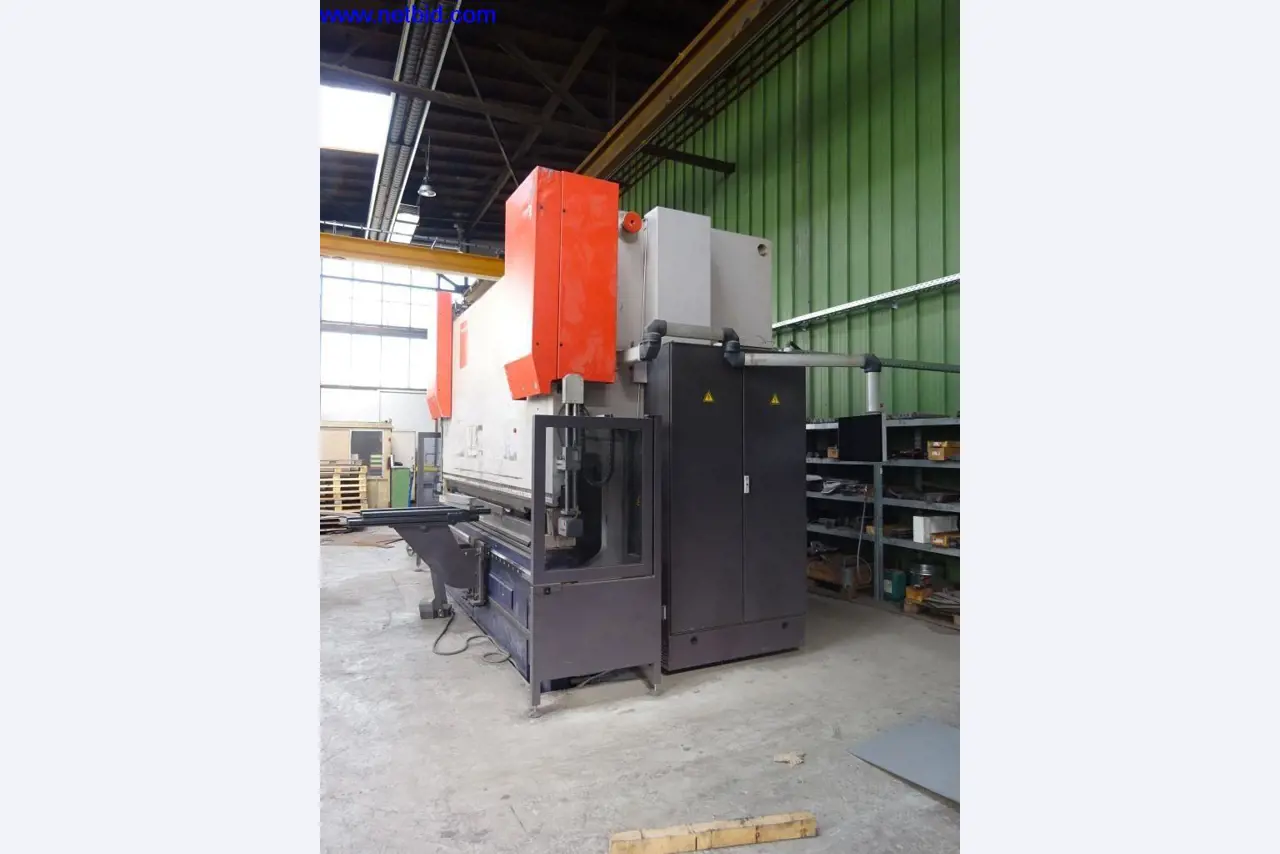 Vzdrževal stroje in tehnično opremo za obdelavo jekla in pločevine-2