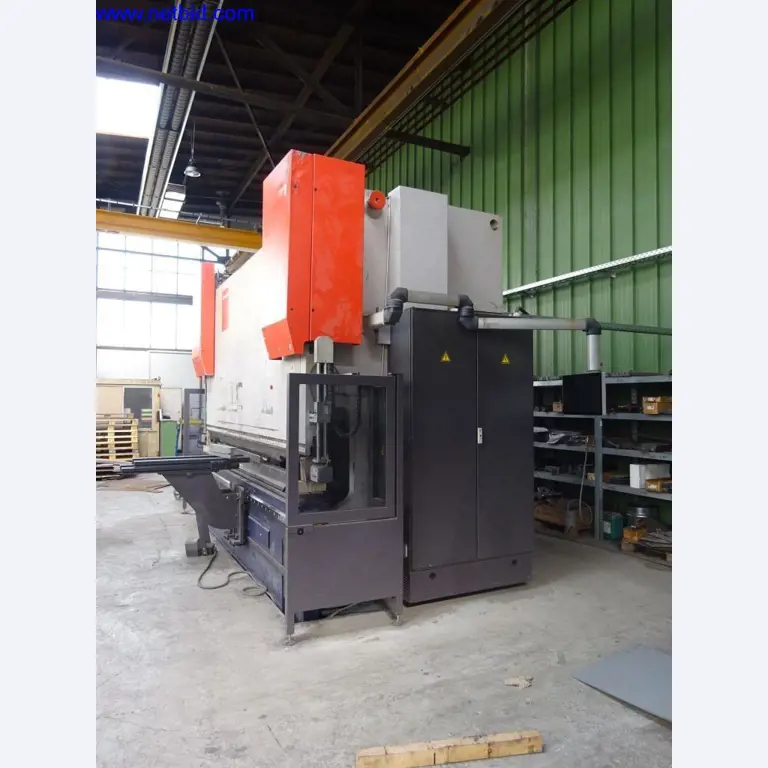 Vzdrževal stroje in tehnično opremo za obdelavo jekla in pločevine-2