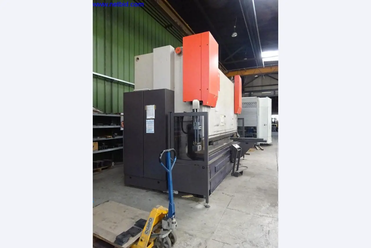 Vzdrževal stroje in tehnično opremo za obdelavo jekla in pločevine-3