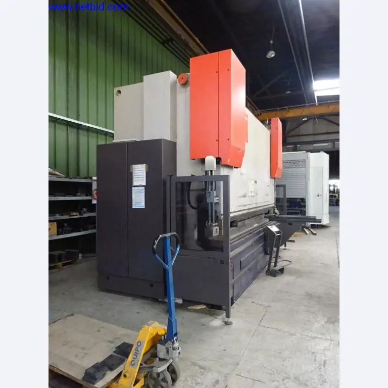 Vzdrževal stroje in tehnično opremo za obdelavo jekla in pločevine-3