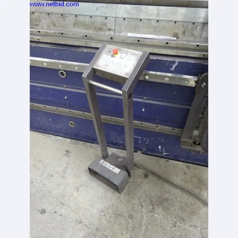 Vzdrževal stroje in tehnično opremo za obdelavo jekla in pločevine-5