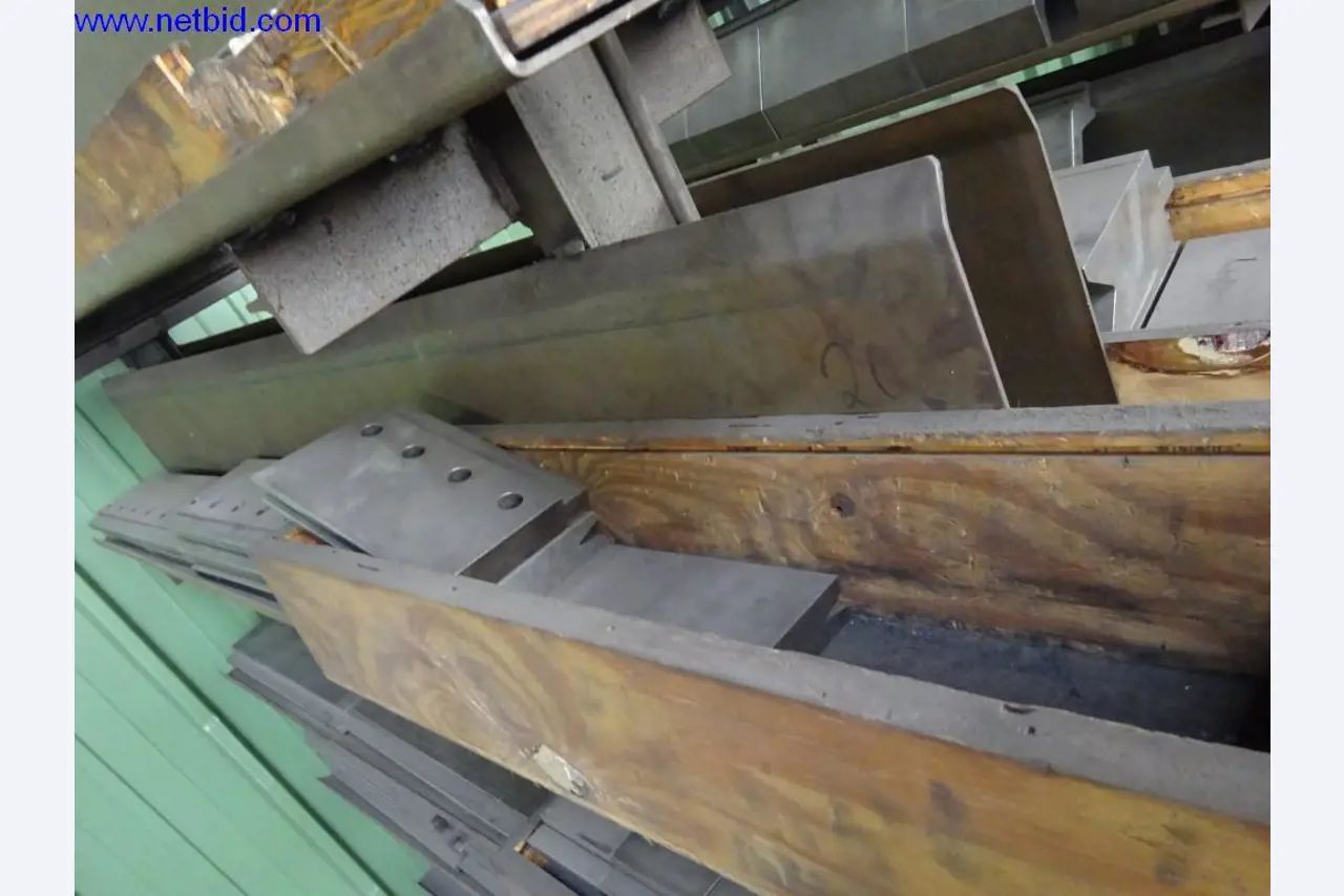 Machines et installations techniques entretenues pour le travail de l'acier et de la tôle-9