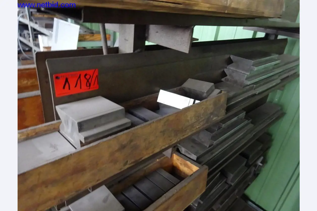 Machines et installations techniques entretenues pour le travail de l'acier et de la tôle-10