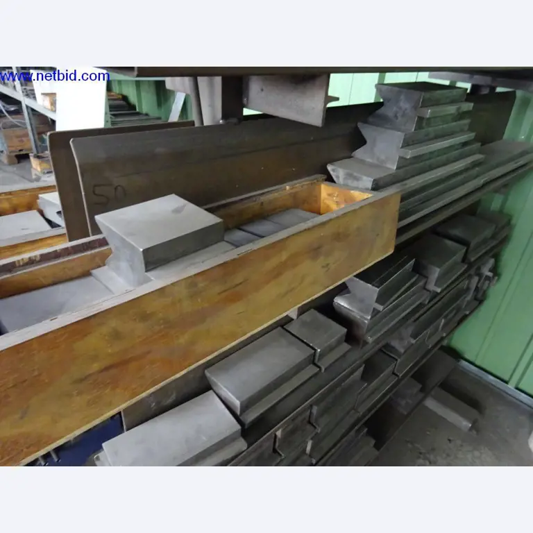 Machines et installations techniques entretenues pour le travail de l'acier et de la tôle-12