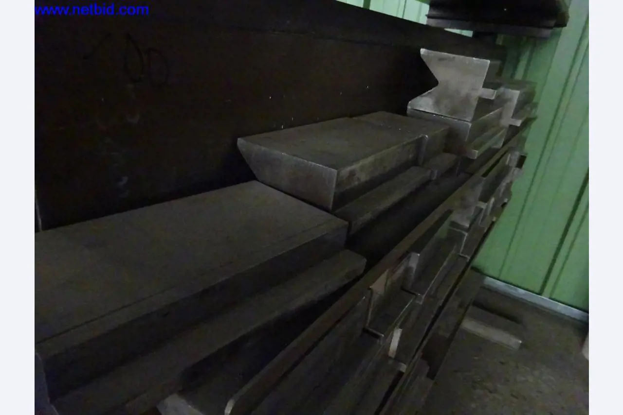 Machines et installations techniques entretenues pour le travail de l'acier et de la tôle-22