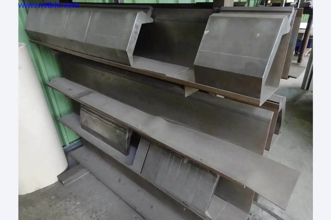 Machines et installations techniques entretenues pour le travail de l'acier et de la tôle-26