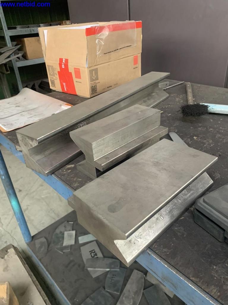 Well-maintained machines and technical systems for steel and sheet metal processing-2