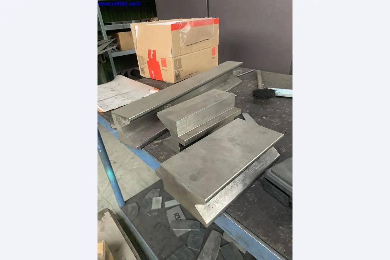 Machines et installations techniques entretenues pour le travail de l'acier et de la tôle-2