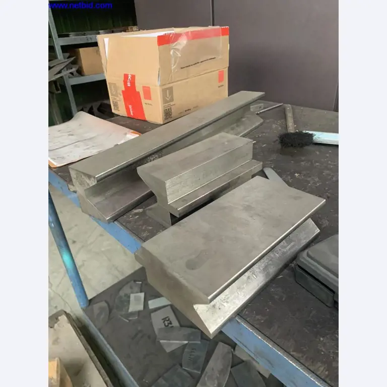 Machines et installations techniques entretenues pour le travail de l'acier et de la tôle-2