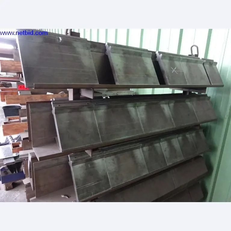 Machines et installations techniques entretenues pour le travail de l'acier et de la tôle-27