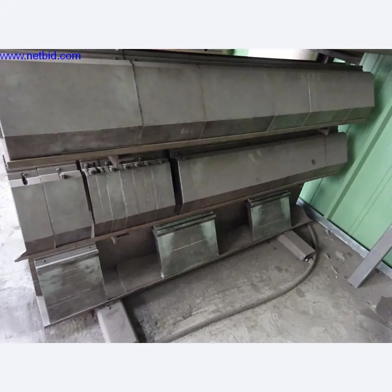 Machines et installations techniques entretenues pour le travail de l'acier et de la tôle-28