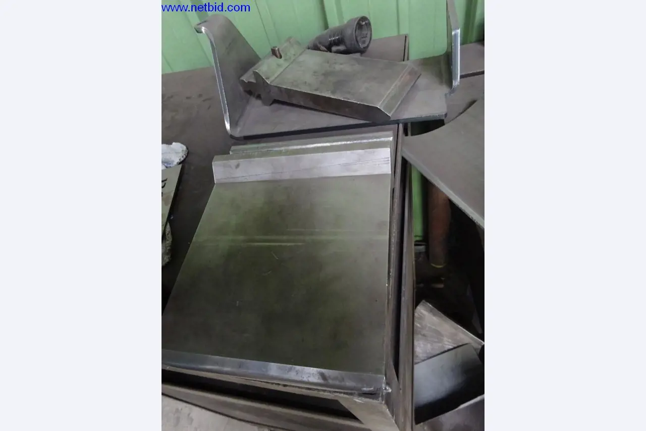 Machines et installations techniques entretenues pour le travail de l'acier et de la tôle-29