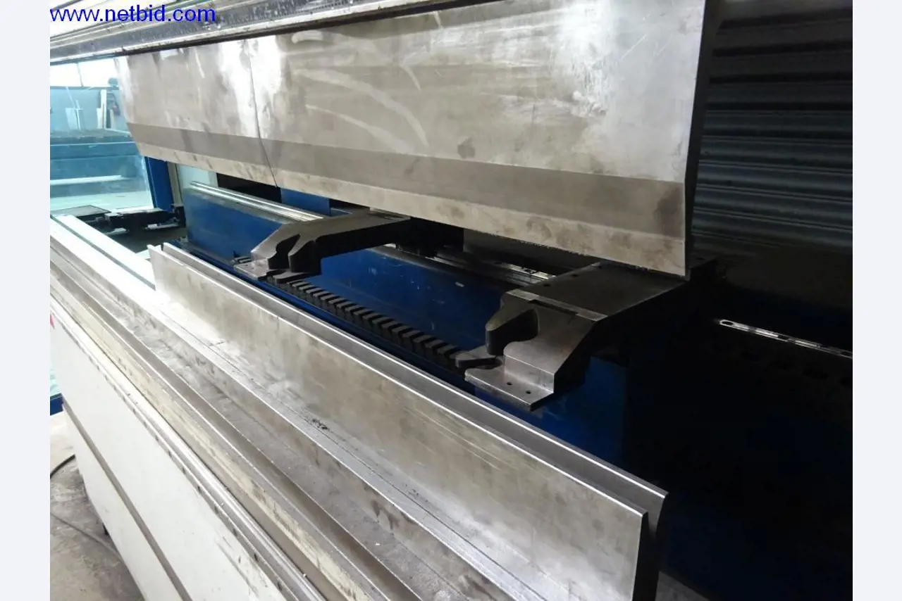 Machines et installations techniques entretenues pour le travail de l'acier et de la tôle-31