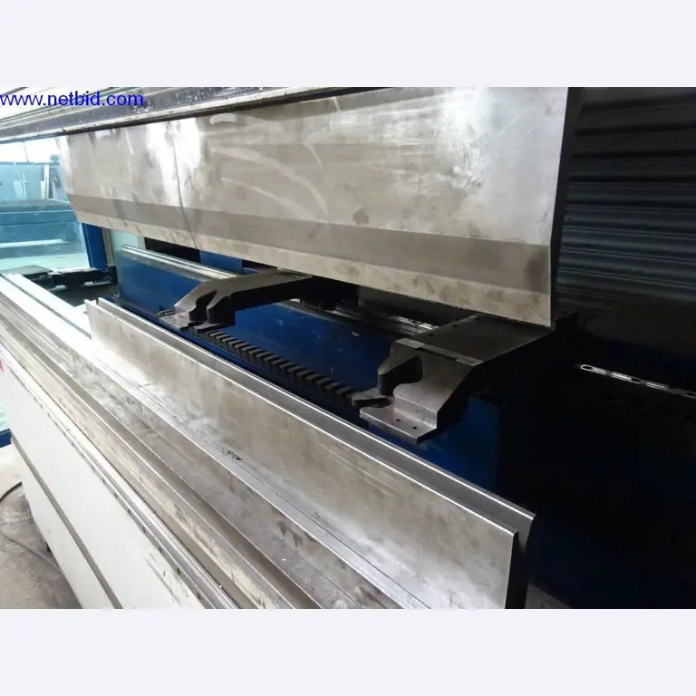 Machines et installations techniques entretenues pour le travail de l'acier et de la tôle-31