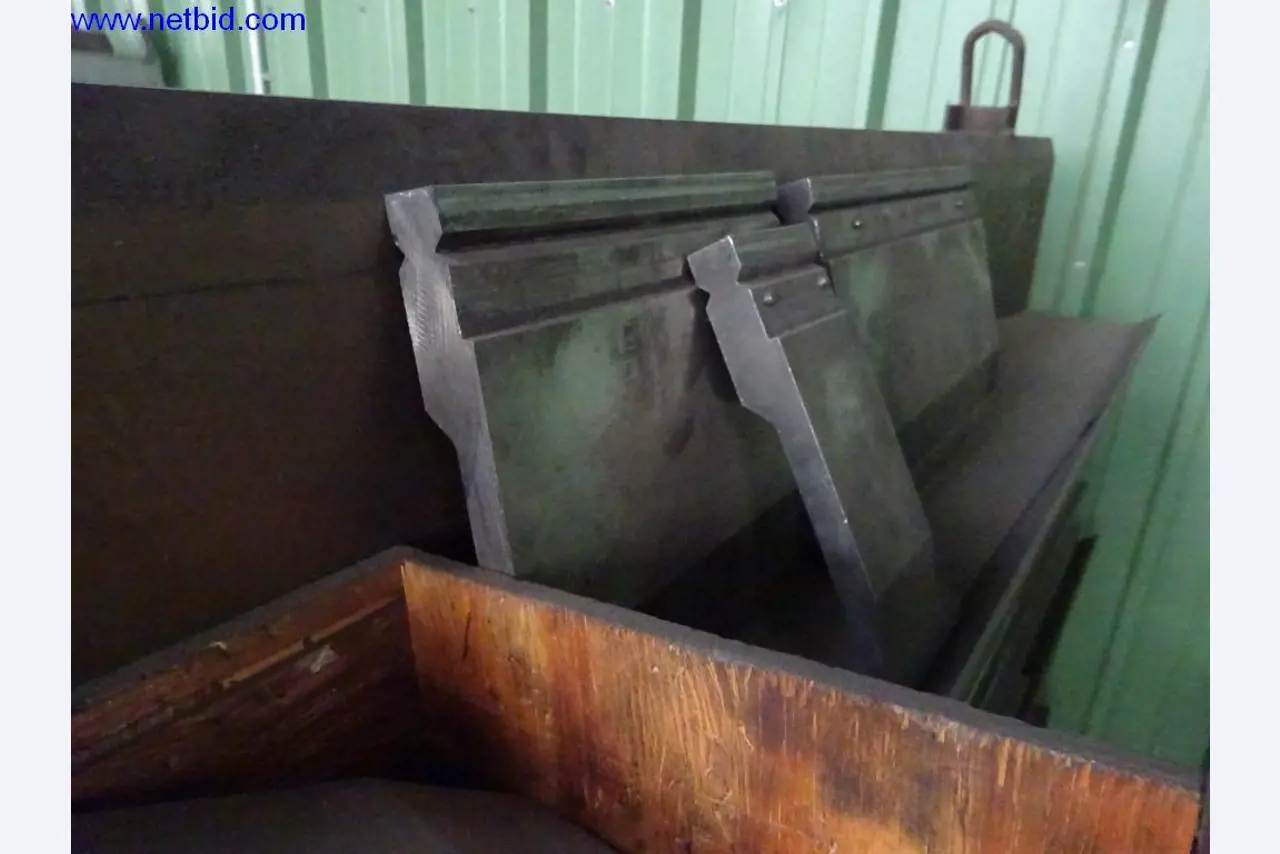 Machines et installations techniques entretenues pour le travail de l'acier et de la tôle-6