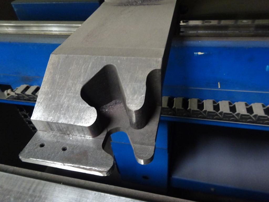 Well-maintained machines and technical systems for steel and sheet metal processing-14