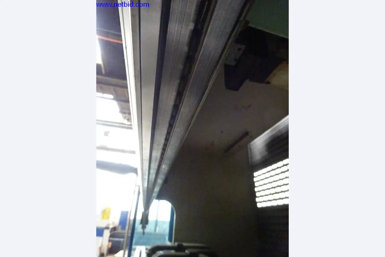 Vzdrževal stroje in tehnično opremo za obdelavo jekla in pločevine-9