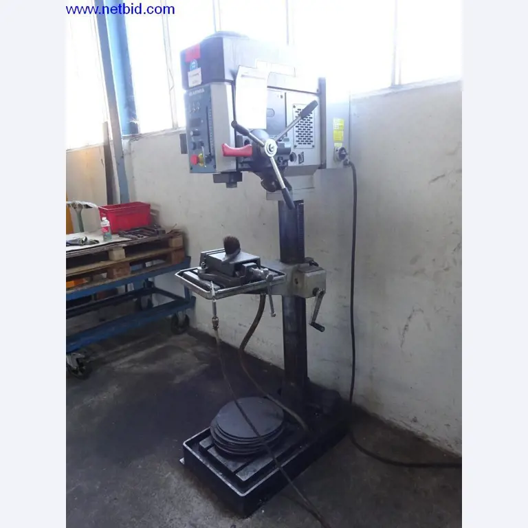 Vzdrževal stroje in tehnično opremo za obdelavo jekla in pločevine-2