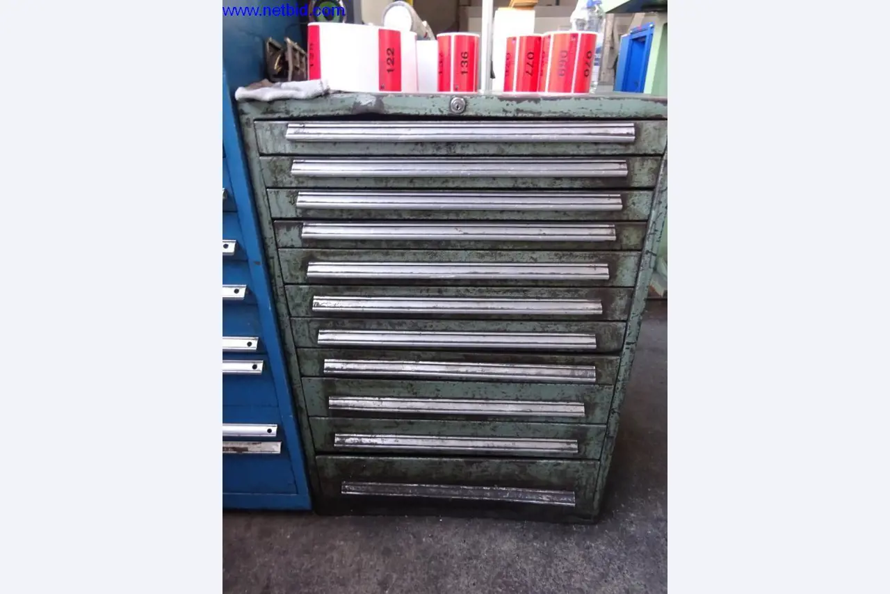 Vzdrževal stroje in tehnično opremo za obdelavo jekla in pločevine-4