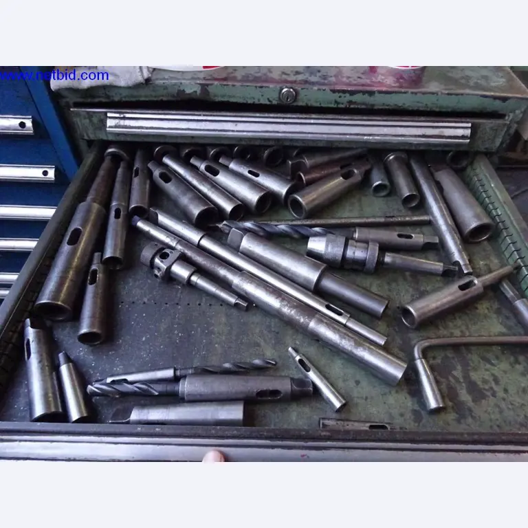 Vzdrževal stroje in tehnično opremo za obdelavo jekla in pločevine-7