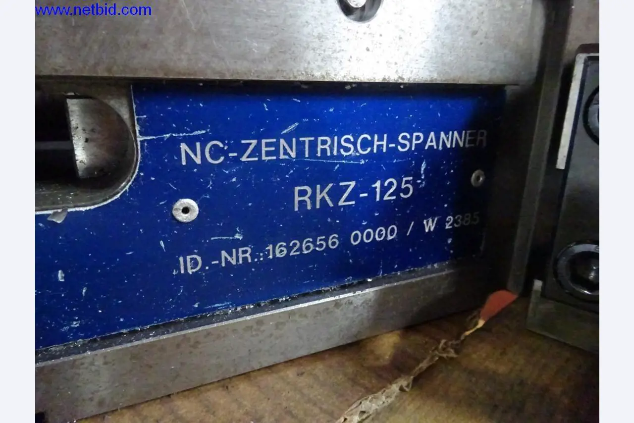 Vzdrževal stroje in tehnično opremo za obdelavo jekla in pločevine-2