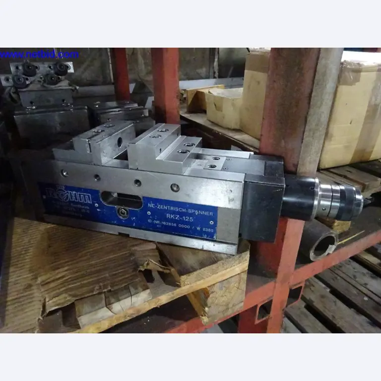 Vzdrževal stroje in tehnično opremo za obdelavo jekla in pločevine-3