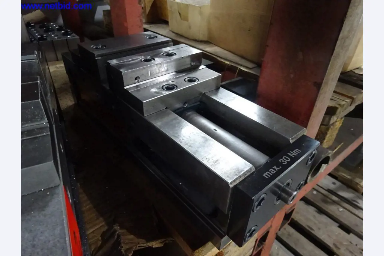 Well-maintained machines and technical systems for steel and sheet metal processing-2